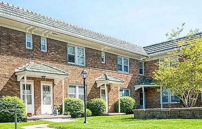 Amy Court Apartments (137 N. 33rd St.)