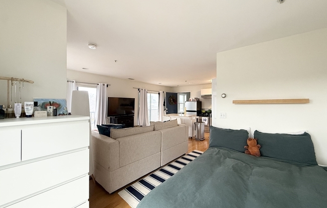 Studio, 1 bath, 650 sqft, $2,680, Unit 404