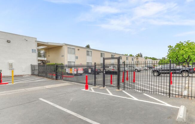 2 beds, 1 bath, 558 sqft, $1,575, Unit E68