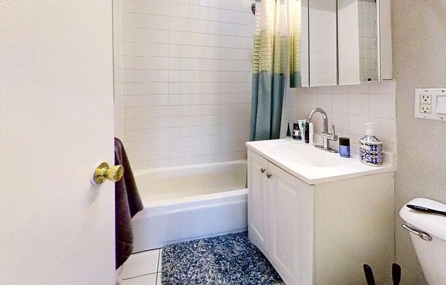 1 bed, 1 bath, 875 sqft, $2,350, Unit 1331 2B