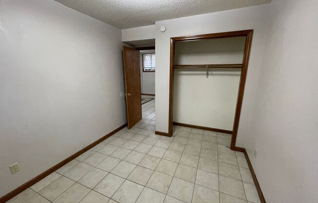 3 beds, 2 baths, $950, Unit C