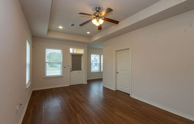 Spacious 2 bed 2 bath home that is move in ready!! 77705