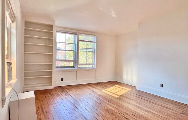 Large 1 BR Located On Historical, Tree Lined Clinton Street!*Available September*