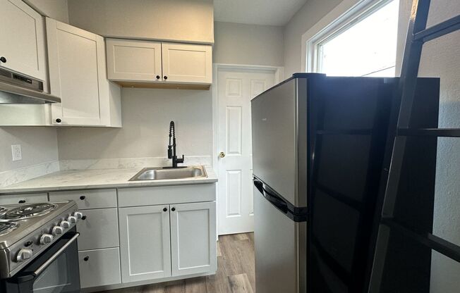 Studio, 1 bath, 325 sqft, $1,195, Unit Unit 5