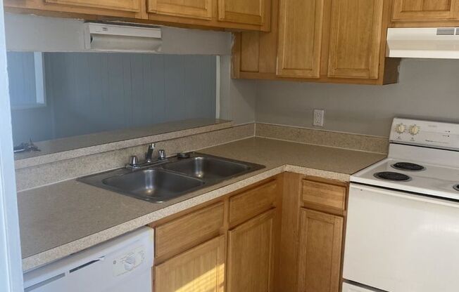 2 beds, 1.5 baths, 900 sqft, $1,175, Unit 220