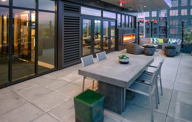 Sky3 Outdoor Dining