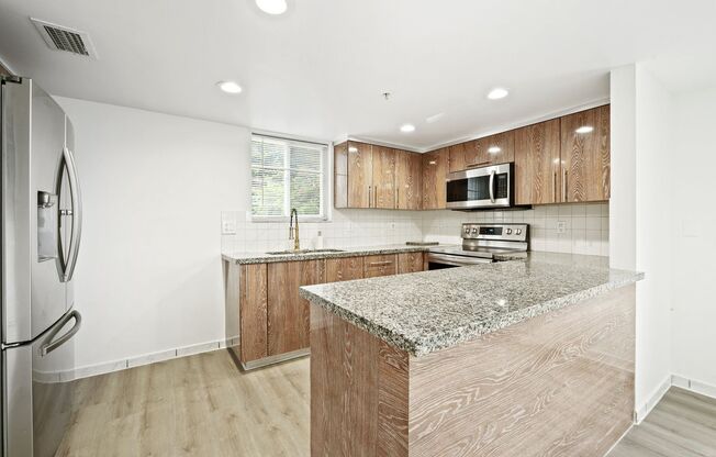 Newly Renovated 2 bed and 3 bath Townhome in Chateaubleau Villas in Doral