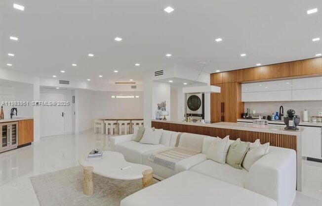 3000 Island Blvd # 1501 (A11983951)
