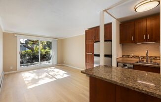 Exquisitely Updated, No Carpet 1bd/1ba in Resort-Style Watergate Community!