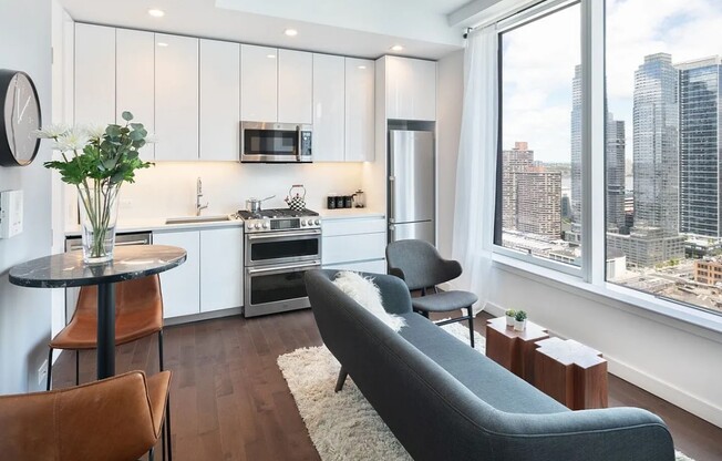 511 W 36 ST
