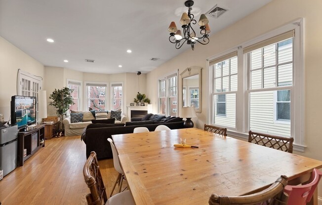 131 PUTNAM AVE