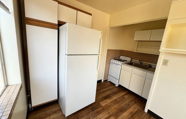 Studio, 1 bath, 390 sqft, $1,150, Unit 708