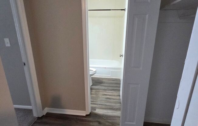 1 bed, 1 bath, 800 sqft, $800, Unit 08