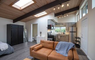 Fully Furnished Bungalow with Studio Living and Scenic Views in Tacoma!