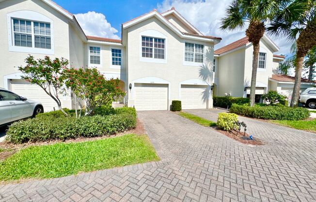 **STRATFORD PLACE**3 BED/2 BATH**TOWNHOME**GARAGE**CENTRAL NAPLES**ANNUAL RENTAL**