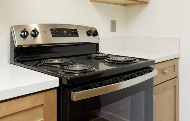 2 beds, 1 bath, 800 sqft, $2,450, Unit 10