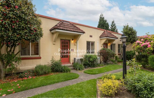 Charming Light-Filled One Bedroom Apartment In SE Portland!