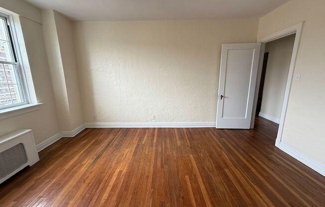 2 beds, 2 baths, 1,303 sqft, $2,400, Unit New King Edward  201