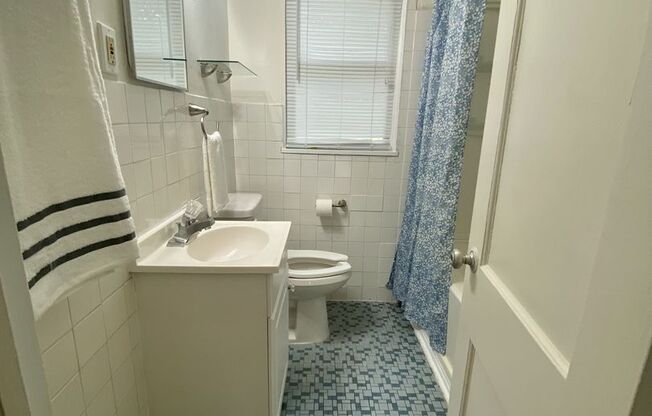 2 beds, 1 bath, $1,450