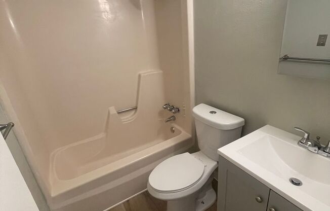 2 beds, 1 bath, $1,100, Unit C7