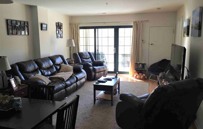 2 beds, 2 baths, $2,600, Unit UNIT 28