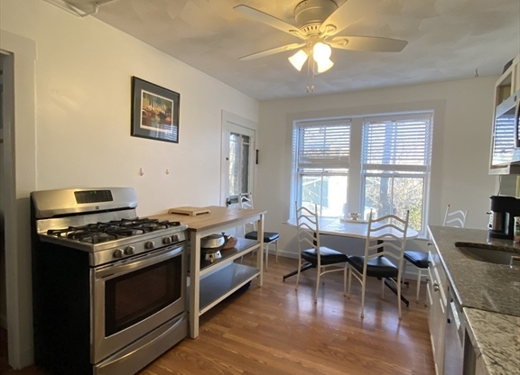 3 beds, 1 bath, 1,500 sqft, $3,600, Unit 5