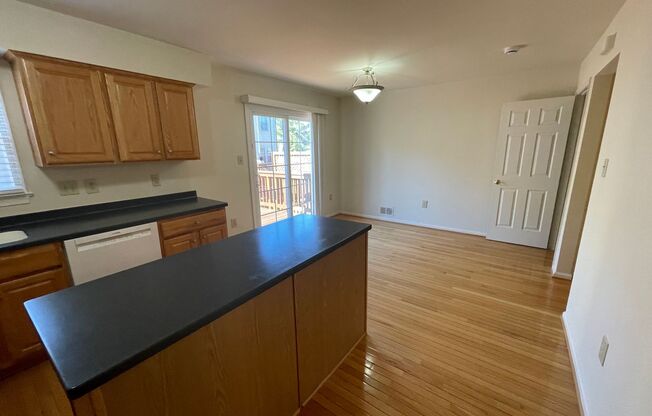 Luxurious And Spacious 3 Bed 2 Bath Brick Townhouse In Tysons Station