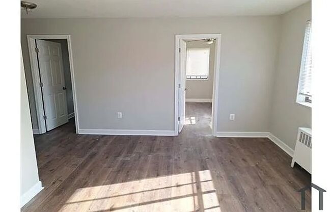 Affordable 2-Bedroom Apartment in Southwest DC – Utilities Included Option Available