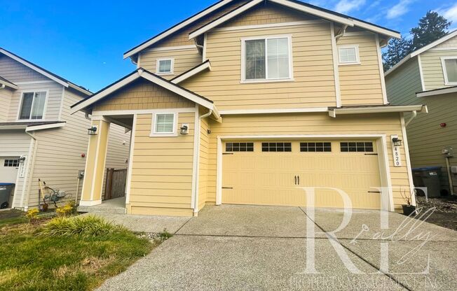Spacious 4 Bedroom In Prime Location!