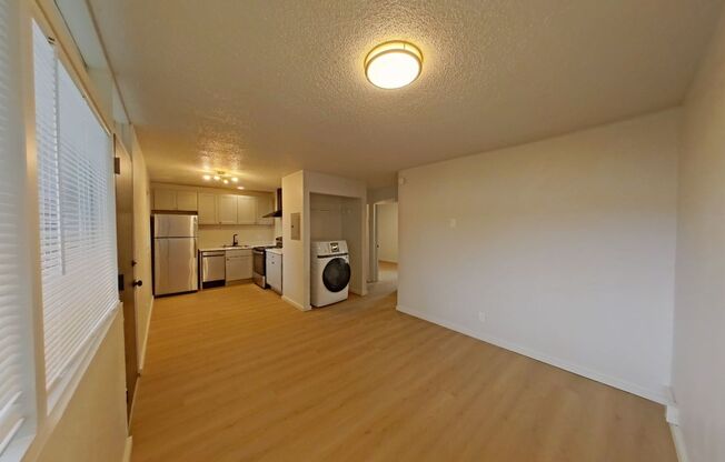 2 beds, 1 bath, 647 sqft, $1,600, Unit 20B