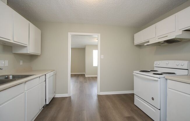 2 beds, 1 bath, $1,077