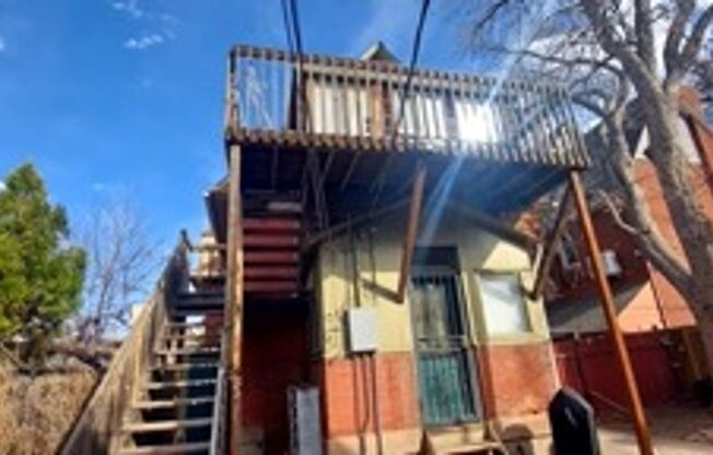 1 bed, 1 bath, 300 sqft, $975, Unit Unit 3 (115 N Sherman St)
