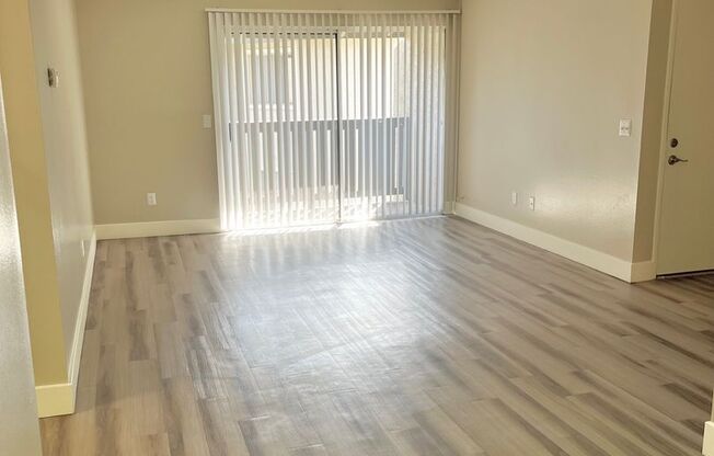 2 beds, 1 bath, 896 sqft, $1,995, Unit 102