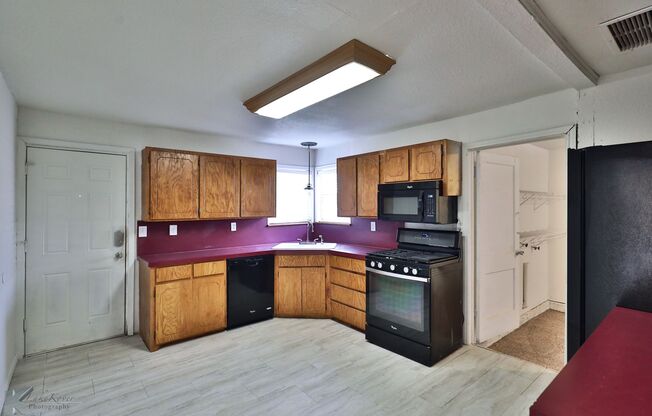 2 beds, 1 bath, $1,195