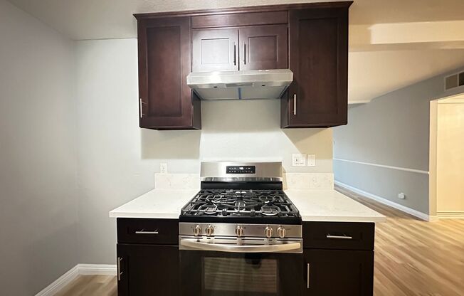 3 beds, 2 baths, $2,500, Unit UNIT 18