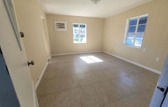 Studio, 1 bath, 500 sqft, $990, Unit Unit 9