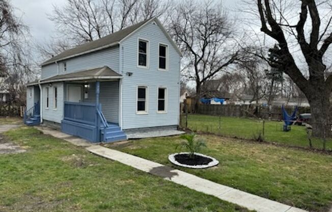 3 bedroom Single Family Home Available Now!