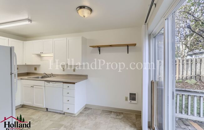 3 beds, 1.5 baths, 836 sqft, $1,595, Unit Unit C