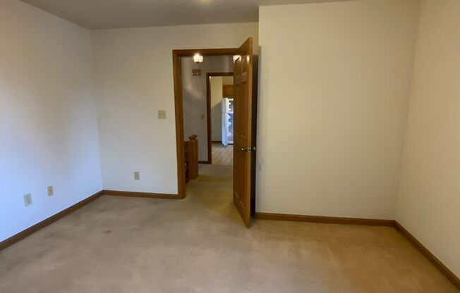 2 beds, 1 bath, 1,100 sqft, $1,250