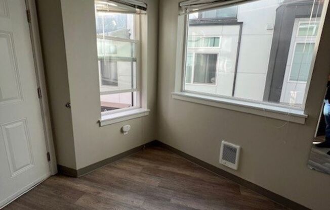 Studio, 1 bath, 156 sqft, $850, Unit A6