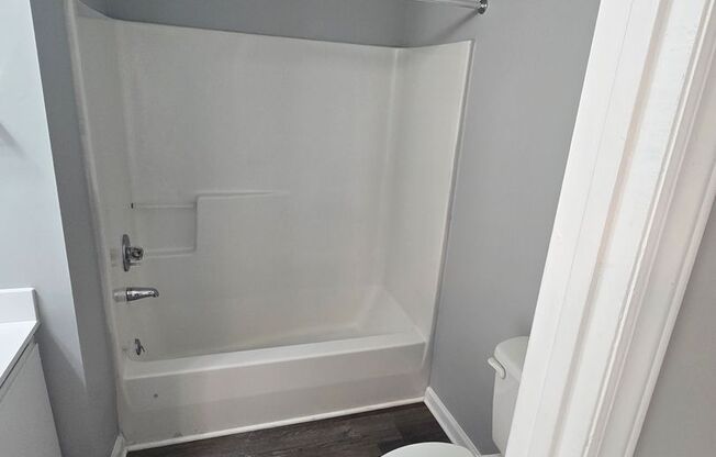 1 bed, 1 bath, 700 sqft, $995, Unit 1018 E Barton St Apt 1018-B