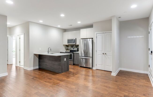 2 beds, 1 bath, 802 sqft, $1,795, Unit Unit 7