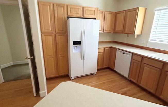 Elegant 3 Bed + Loft + Bonus End Unit in Rosewood Commons – 3-Car Garage, Prime Location