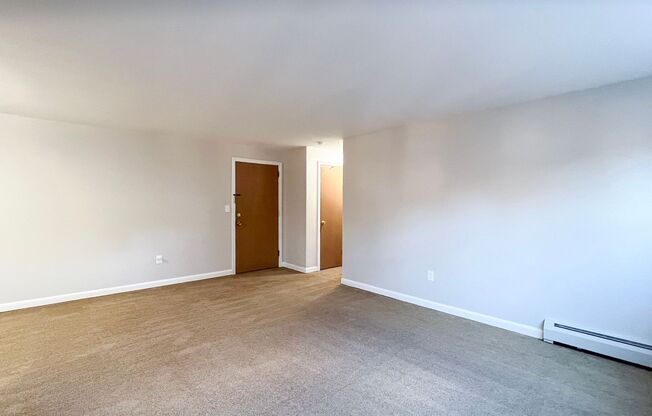 1 bed, 1 bath, $1,300, Unit B-7