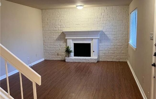 Arbor Village Condominium / Beautiful Update Unit / Refrigerator, Washer & Dryer included