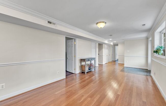 Charming Colonial in Alexandria!
