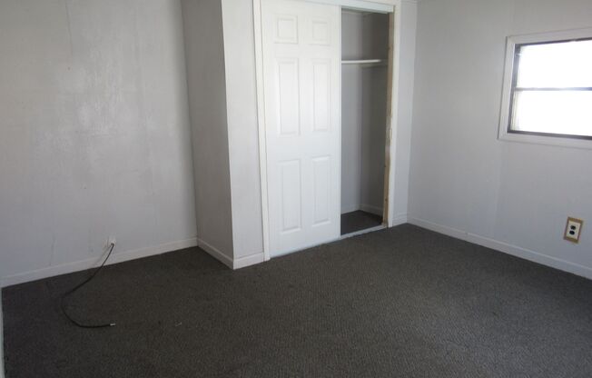 2 beds, 1 bath, $875, Unit 1148 N. Beech St.