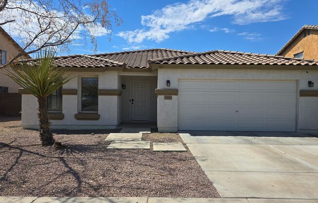 Lovely 4 bedroom 2 bath home +Den in Sunset Point Community Of Buckeye!