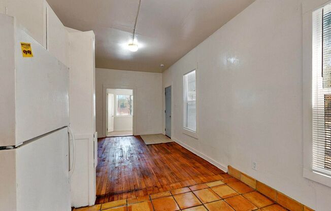 2 beds, 1 bath, 900 sqft, $1,400, Unit 823 11th Street NW