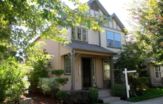 Lovely Three Bedroom Home with Office Located in the Edgewater Community in Tigard